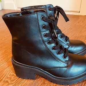 I’m selling black combat boots.